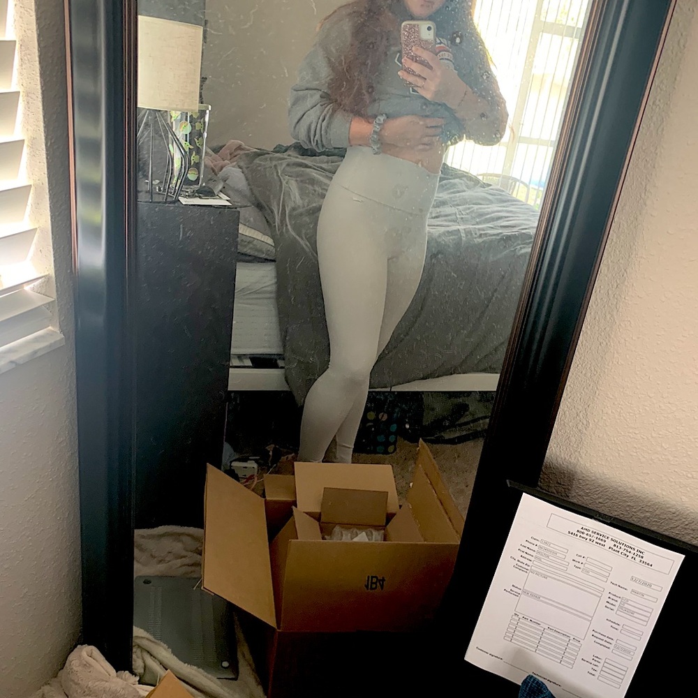 Echt Pale Grey Scrunch Leggings